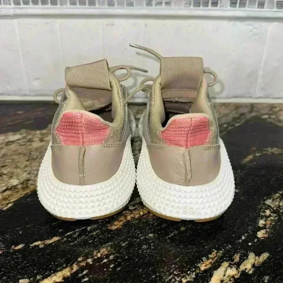 Adidas Sneakers Beige Pink Size US 4 Girls / 5.5 Women’s - Picture 5 of 14